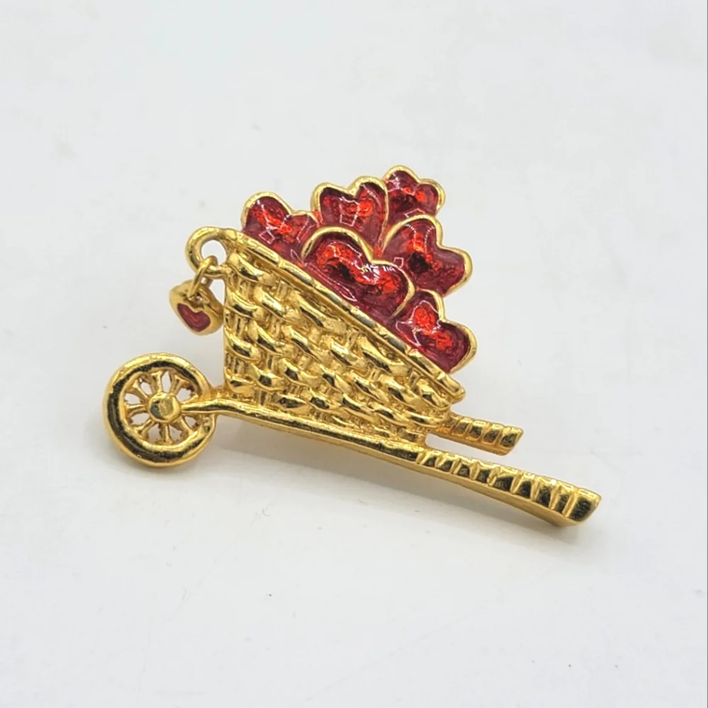 Avon Garden of Love Wheelbarrow Brooch Gold tone Red Enamel Hearts Vintage 90s - Picture 12 of 12